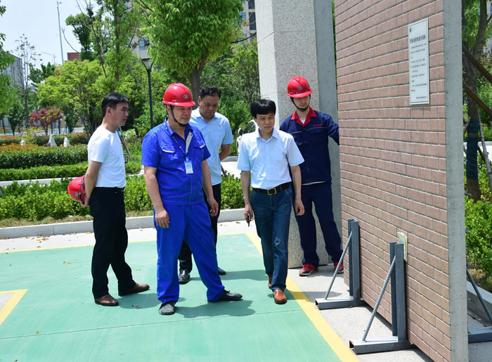 5月22日，市房管局黨組成員、副局長史兆軍到晶宮綠建集團調(diào)研.jpg